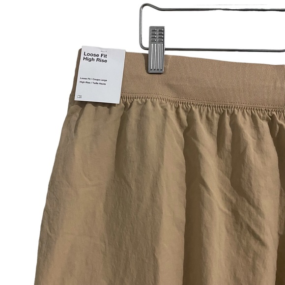 NWT Nike Sportswear Essential Faux Fur Trim Woven Beige Sand Pants Womens XXL - Picture 8 of 8